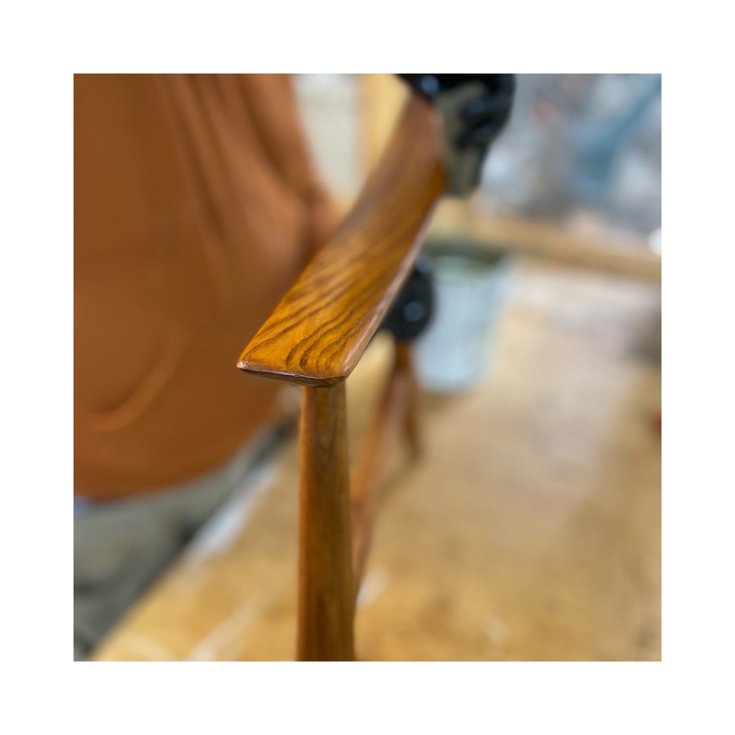 Möbelaufbereitung von einem Sessel aus Holz. Die Oberfläche wurde geschliffen und geölt.